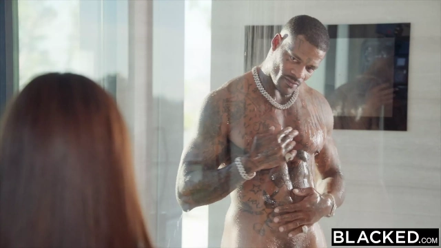 Sarkık Memeli Karının Amını Deşen Kara Dinazor