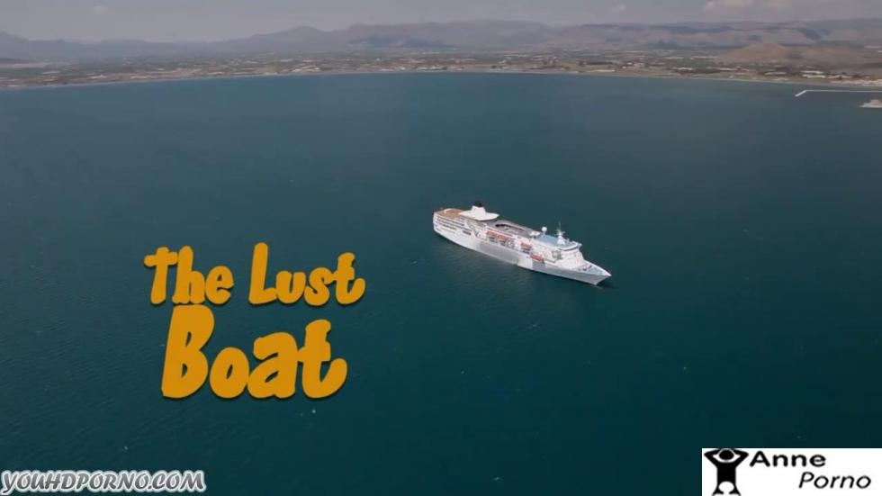 Sıkıntıdan Gemideki Kadınları Götünden Siken Kaptan