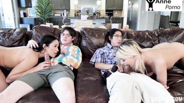 Sikişmek İçin Deliren Orospular Liseli Çocukları Azdırıp Yarraklarını Sömürüyorlar