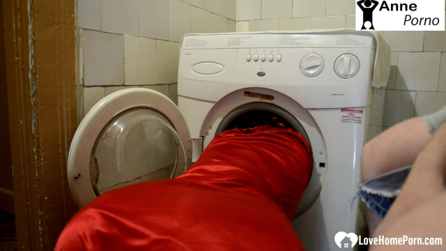 Makineye Sıkışan Annesini Yarrağıyla Kurtarıyor