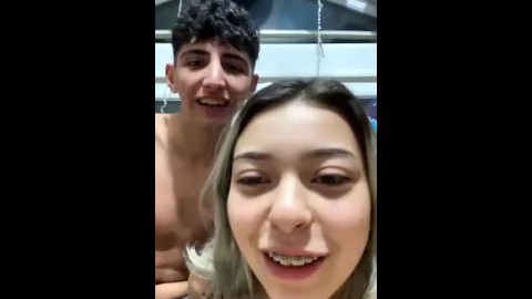 Türk Utanmaz Liseliler Canlı Yayında Sikişiyor