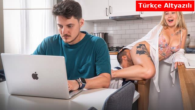 Kocası Bilgisayarda Lol Oynarken Eve Gelen Tesisatçıyla İşi Pişiriyor