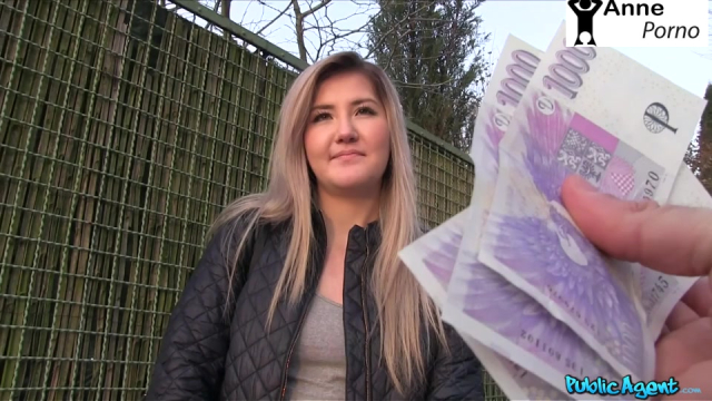 Fakirlikten Sıkılan Orospu Amına Fiyat Biçip Para Karşılığı Sikişiyor