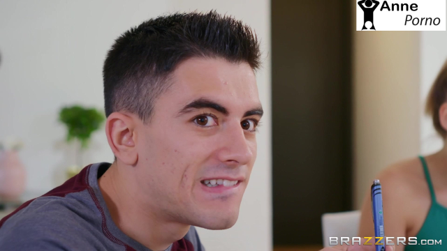 Arsız Piç Annesini Tezgaha Dayayıp Götürüyor