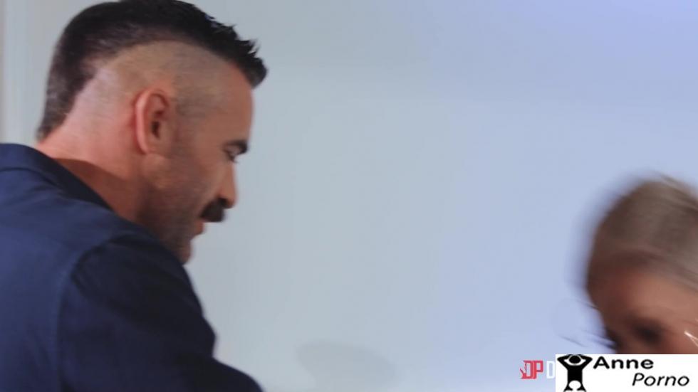 Asyalının Sulanan Dar Amcığını Kurutana Kadar Köklüyor