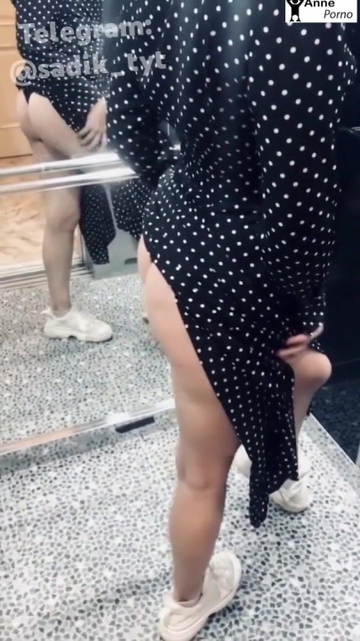 Seksi Dolgun Kalçalı Türk Sevgililer Eve Giremeden Sikişmeye Başlıyor