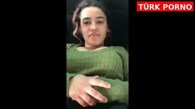 Çingene Kız Arabanın Arka Koltuğuna Yatırıp Kıllı Amını Erkeğine Teslim Ediyor