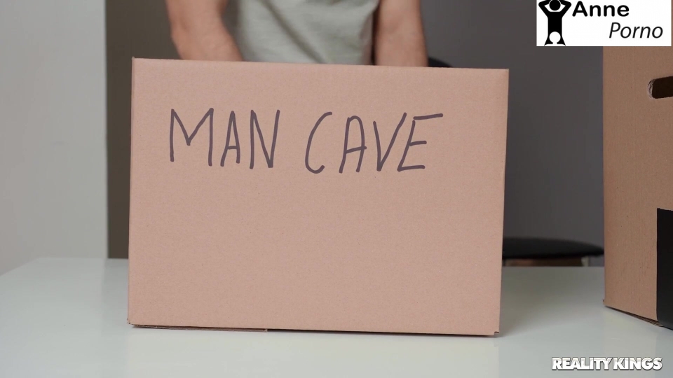 Tatlı Ve Doğal Göğüslü Kız Arkadaşının Memelerine Attırıyor