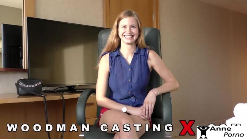 Tatlı Kızılın İlk Porno Deneyimi