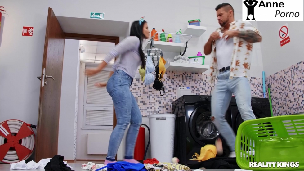 Azgın Latin Adamı Kandırıyor Yağlatıp Siktirtiyor