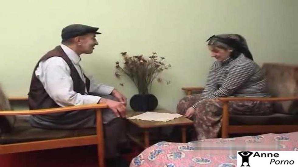 Türk Evli Çiftten Kucakta Sert Anal Amatör İfşa