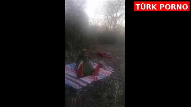 Pikniğe Götürdüğü Olgun Karısını Çayır Çimende Sikiyor