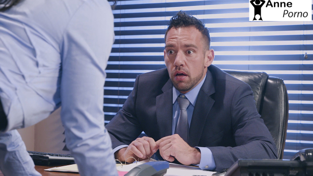 Orospu İşci Müdürünü Bayram Öncesi Ayartıyor