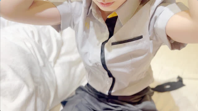 İşten Gelen Nişanlısının Üstünü Değiştirmesine Bile İzin Vermeden Yarrağı Sokuyor